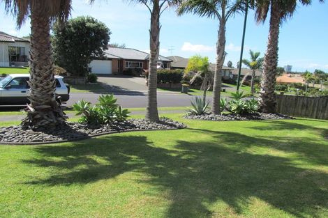 Photo of property in 11 Kath Hopper Drive, Orewa, 0931