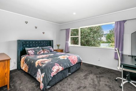 Photo of property in 6a Te Uruhi Grove, Paraparaumu, 5032