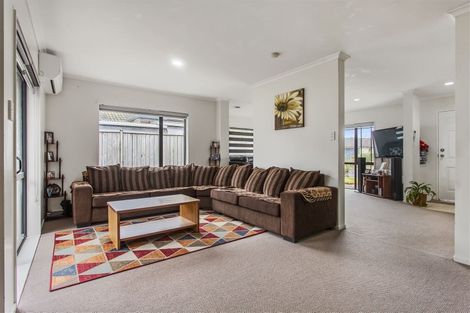 Photo of property in 52 Magic Way, Randwick Park, Auckland, 2105