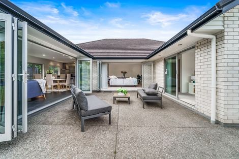 Photo of property in 32 Corricvale Way, Northcross, Auckland, 0630