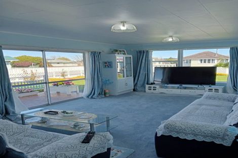 Photo of property in 11 Iredale Road, Hawera, 4610