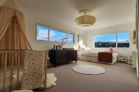 Photo of property in 22 Mcfarlane Street, Oakura, 4314