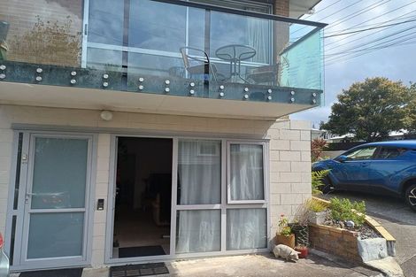 Photo of property in 1/132 Atkinson Road, Titirangi, Auckland, 0604