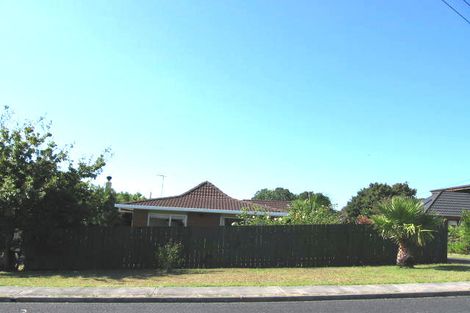 Photo of property in 1/23 Law Street, Torbay, Auckland, 0630