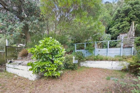 Photo of property in 176 Sutherland Road, Lyall Bay, Wellington, 6022
