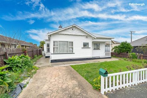 Photo of property in 35 Hargest Crescent, Saint Kilda, Dunedin, 9012