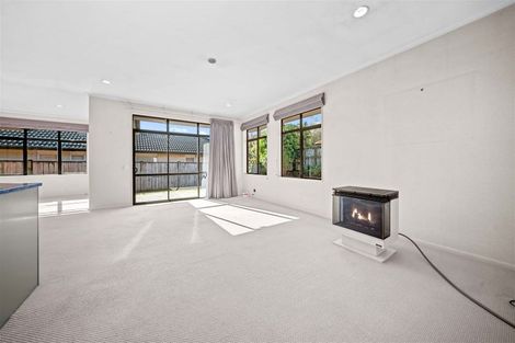 Photo of property in 8 Pennygale Close, Flat Bush, Auckland, 2016