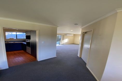 Photo of property in 6 Marbella Crescent, Oteha, Auckland, 0632