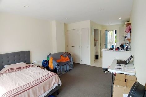 Photo of property in 2d/20 Ian Marwick Place, Birkenhead, Auckland, 0626