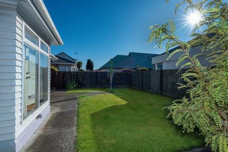 Photo of property in 2/102 Yaldhurst Road, Sockburn, Christchurch, 8042