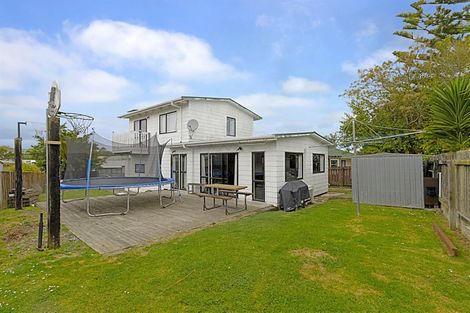 Photo of property in 19 Riserra Drive, Ranui, Auckland, 0612