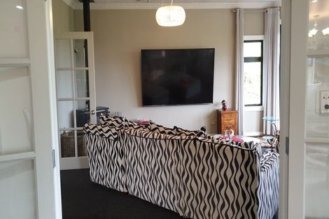 Photo of property in 1343 Devon Road, Brixton, Waitara, 4382