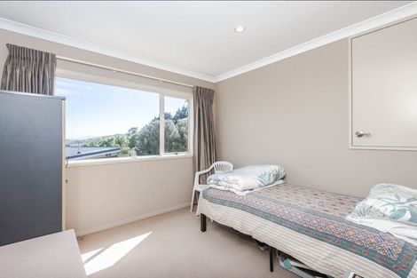 Photo of property in 40c Ruskin Road, Newlands, Wellington, 6037