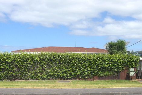 Photo of property in 2/100 Manuka Road, Bayview, Auckland, 0629