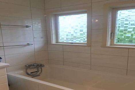 Photo of property in 9 Chelsea View Drive, Chatswood, Auckland, 0626