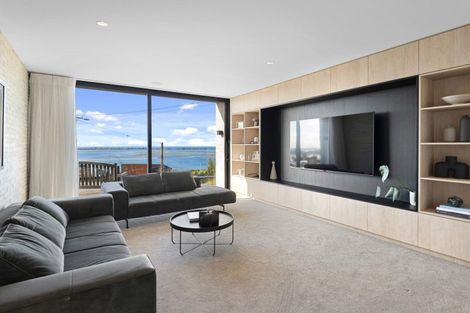 Photo of property in 32 Mount Pleasant Road, Mount Pleasant, Christchurch, 8081