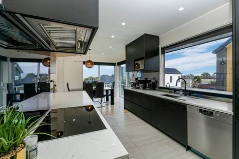 Photo of property in 250 Don Buck Road, Massey, Auckland, 0614