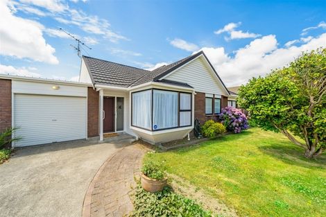 Photo of property in 2/60 Garden Road, Avalon, Lower Hutt, 5011