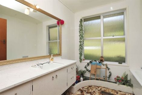 Photo of property in 68 Marine Parade, Bluff, 9814