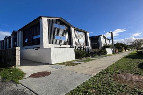 Photo of property in 11/22 Yeovil Road, Te Atatu Peninsula, Auckland, 0610