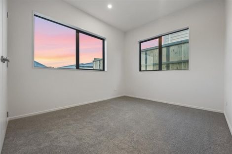 Photo of property in 50 Whakairo Crescent, Gulf Harbour, Whangaparaoa, 0930