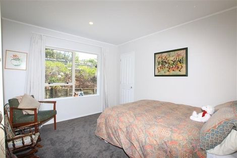 Photo of property in 10 Woodfern Crescent, Titirangi, Auckland, 0604