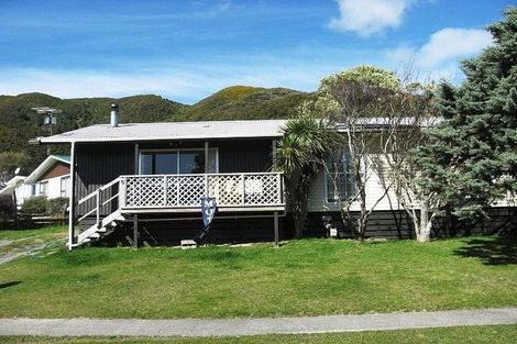 Photo of property in 1 Bunratty Grove, Wainuiomata, Lower Hutt, 5014