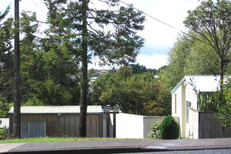 Photo of property in 60 Sunnyside Road, Sunnyvale, Auckland, 0612