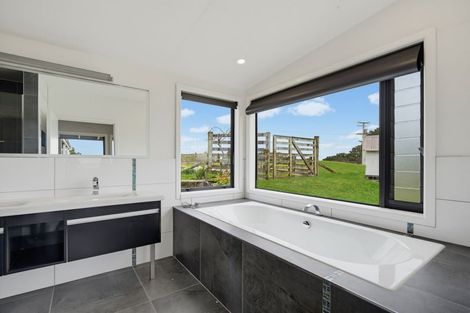 Photo of property in 265 Wilson Road, South Head, Helensville, 0874