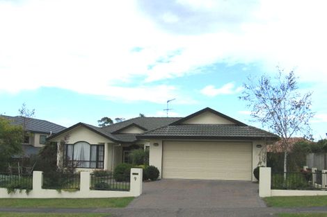 Photo of property in 9 Rosetti Rise, West Harbour, Auckland, 0618