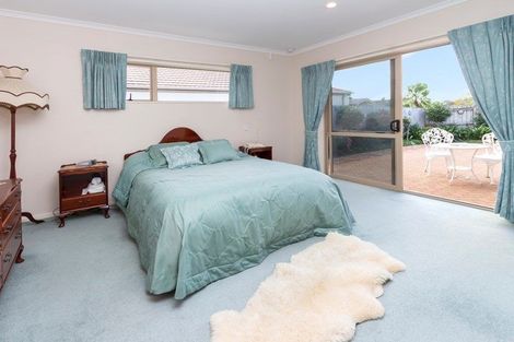 Photo of property in 10 Brosna Place, East Tamaki, Auckland, 2016