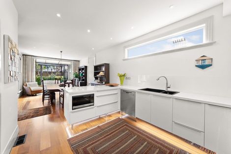 Photo of property in 84 Muritai Road, Eastbourne, Lower Hutt, 5013