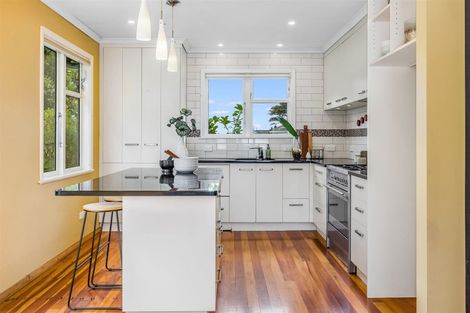 Photo of property in 60 Taylor Terrace, Tawa, Wellington, 5028