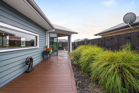 Photo of property in 53 Pohutukawa Parade, Riverhead, 0820