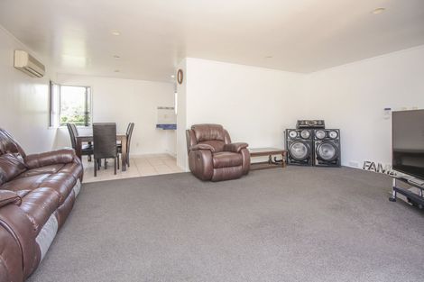 Photo of property in 34 Arlette Place, Massey, Auckland, 0614