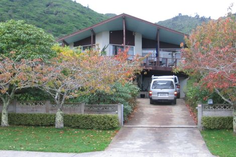 Photo of property in 15 Tui Crescent, Waikanae, 5036