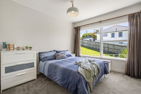 Photo of property in 61 Carlisle Road, Torbay, Auckland, 0630