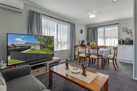 Photo of property in 37 Suzanne Grove, Kelvin Grove, Palmerston North, 4414