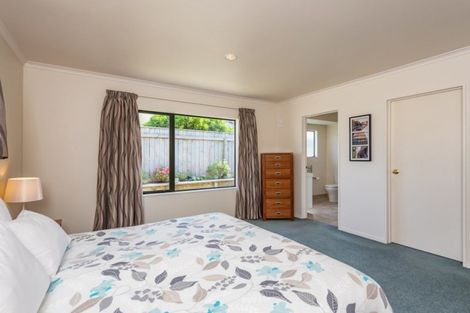 Photo of property in 146 Guildford Drive, Paraparaumu Beach, Paraparaumu, 5032