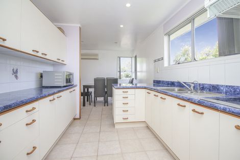 Photo of property in 34 Arlette Place, Massey, Auckland, 0614