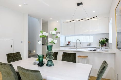 Photo of property in 3d Kingdale Road, Henderson, Auckland, 0610