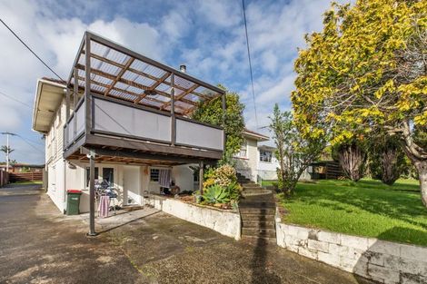 Photo of property in 1/10 Bishop Street, Green Bay, Auckland, 0604