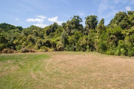 Photo of property in 42 Manu Grove, Waikanae, 5036