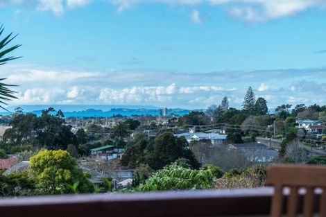 Photo of property in 2/41 Greenvalley Rise, Glenfield, Auckland, 0629