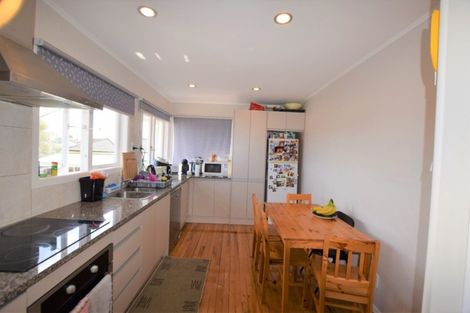 Photo of property in 25 Kirrie Avenue, Te Atatu South, Auckland, 0610