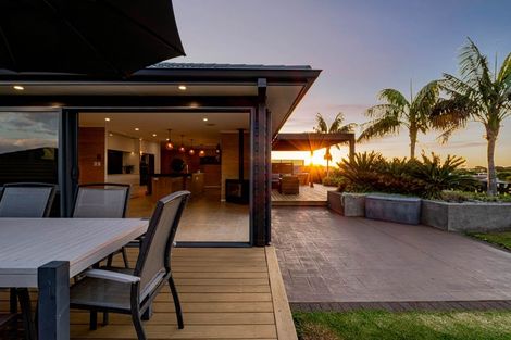 Photo of property in 17 Chatswood Grove, Fitzroy, New Plymouth, 4312