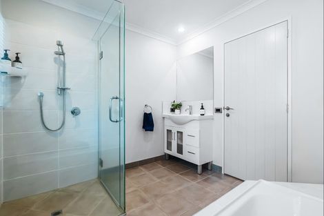 Photo of property in 90 Dalmore Way, Acacia Bay, Taupo, 3385