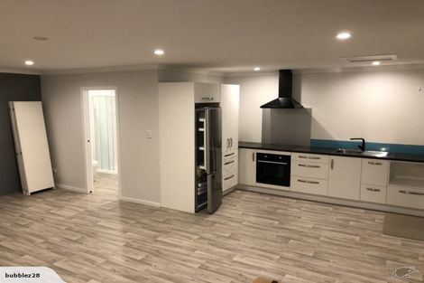 Photo of property in 5 Ngatoa Place, Glenfield, Auckland, 0629