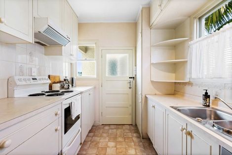 Photo of property in 11 Coleman Terrace, Hospital Hill, Napier, 4110