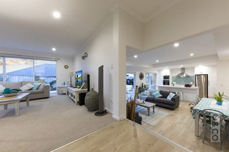 Photo of property in 5 Walnut Road, Riverhead, 0820